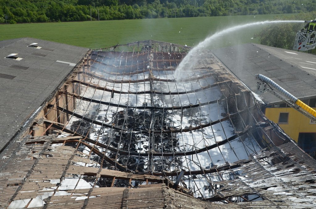 Grossfeuer Poco Lager Koeln Porz Gremberghoven Hansestr P938.JPG - Miklos Laubert